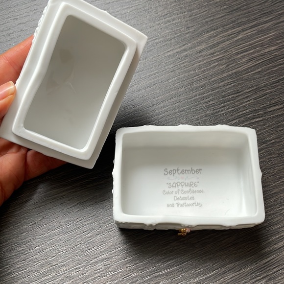 Precious moments trinket box - Picture 6 of 6